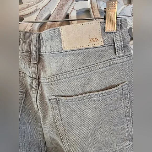 Zara Light Gray Straight Leg Jeans - Picture 5 of 5